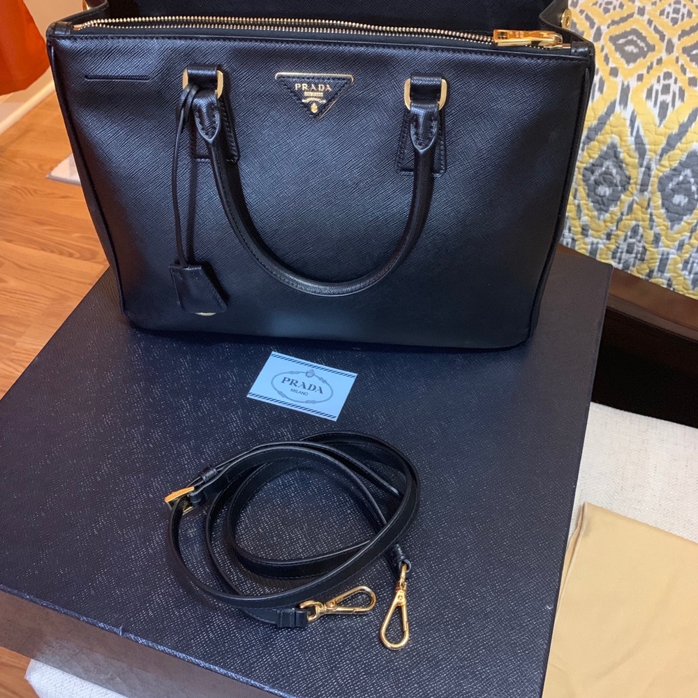 Handbags - Picture 7 of 8